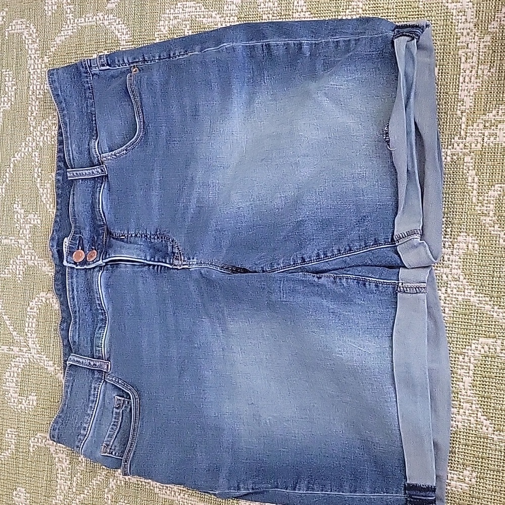 Old Navy bermuda length jean shorts, size 20